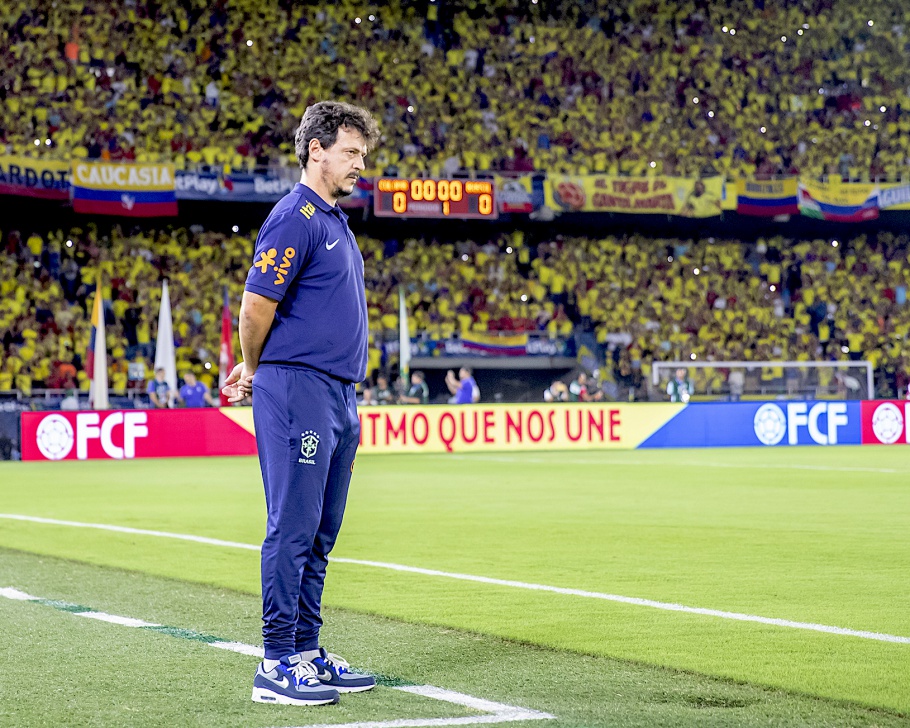 Bahia de Rogério Ceni goleia Atlético-MG e foge do rebaixamento